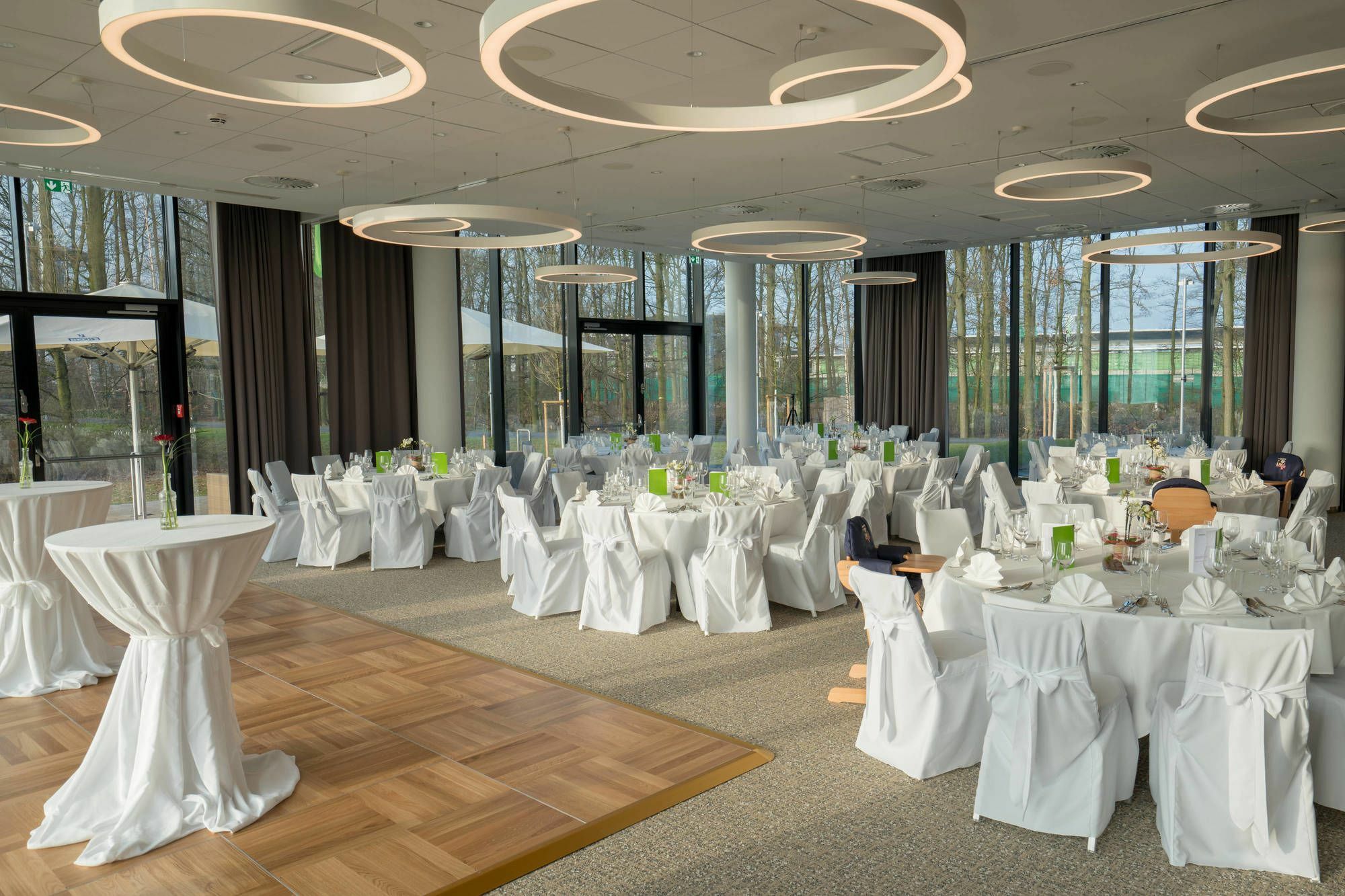 Courtyard By Marriott Wolfsburg Hotell Exteriör bild