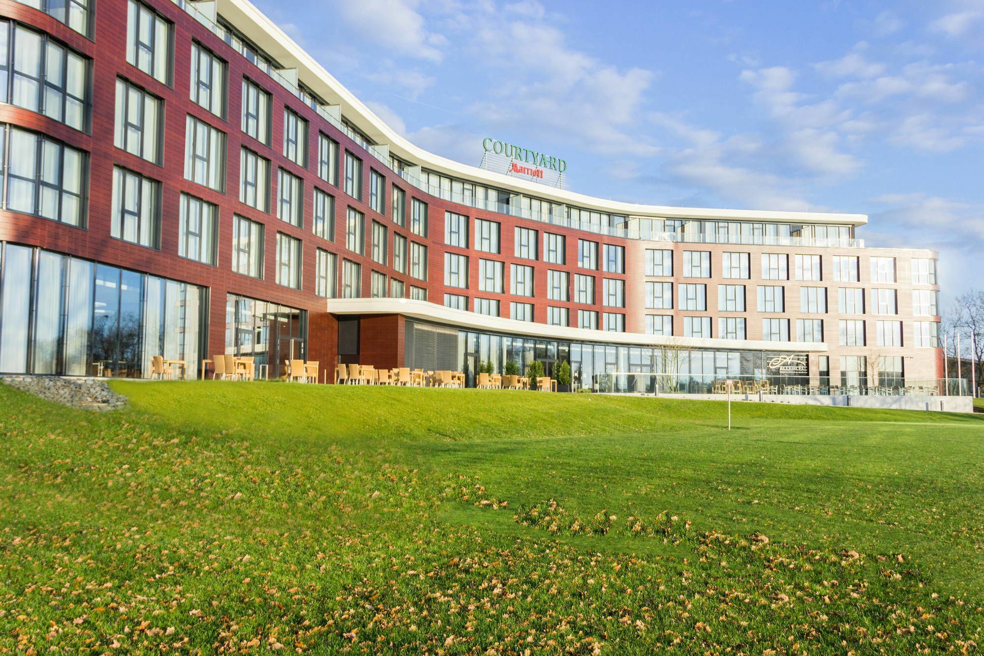 Courtyard By Marriott Wolfsburg Hotell Exteriör bild